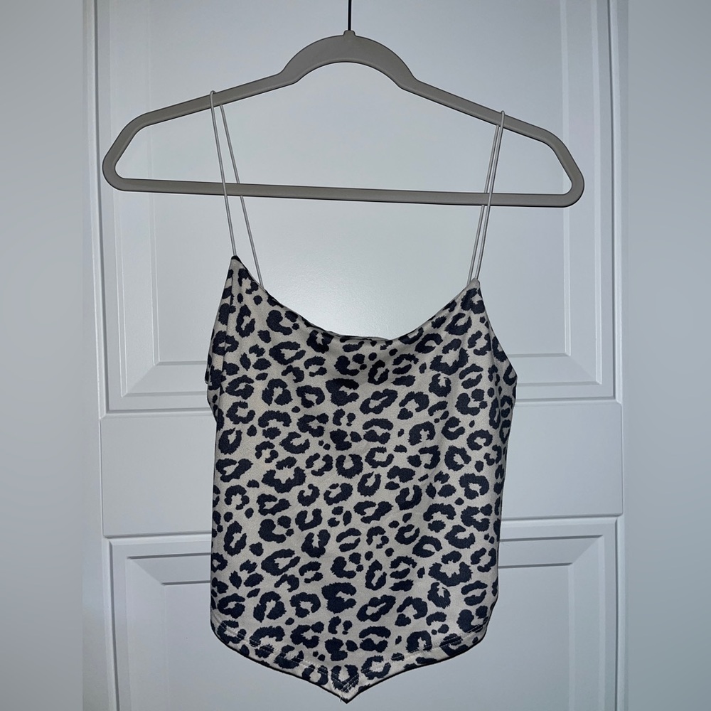 Crop top cheetah print top.